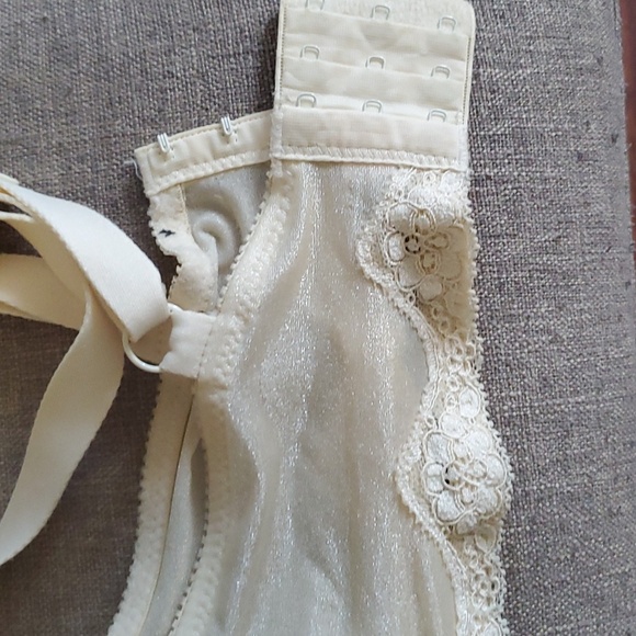 Victoria's secret ivory sheer bra size 34DD - Picture 11 of 14
